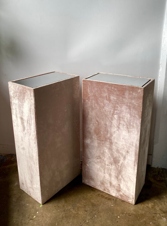 DUSTED PINK VELVET MIRRORED TOP PEDESTALS (RENT ONLY)